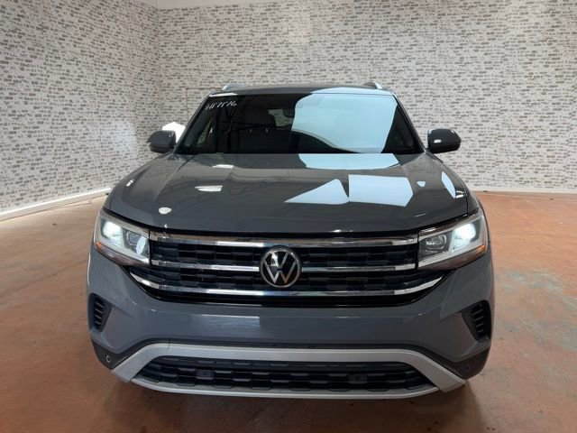 Used 2021 Volkswagen Atlas Cross Sport SE w/ Panoramic Sunroof Package FWD image 2