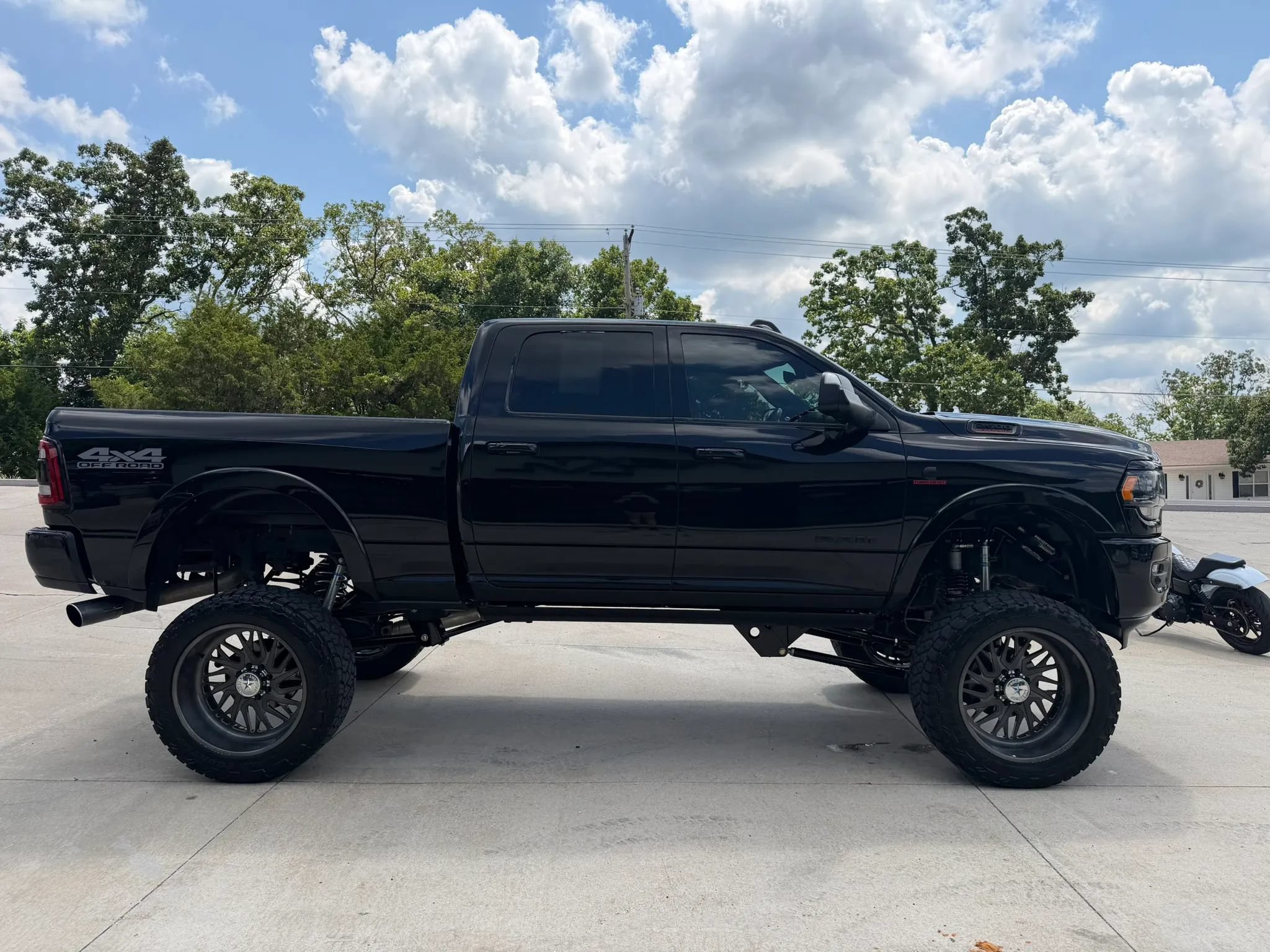 Used 2020 RAM 2500 Limited AWD/4WD image 2