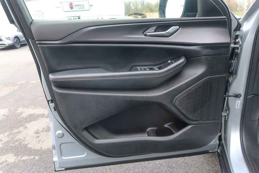 Used 2023 Jeep Grand Cherokee L Laredo RWD image 23
