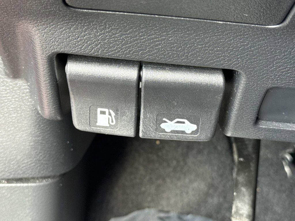 Used 2018 Nissan Murano SV image 42