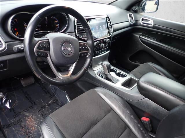 Used 2020 Jeep Grand Cherokee Altitude AWD/4WD image 11