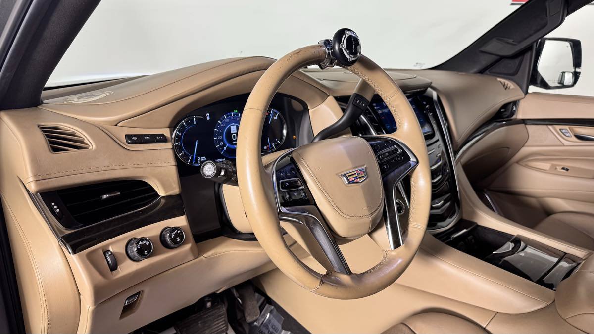Used 2019 Cadillac Escalade Platinum AWD/4WD image 17