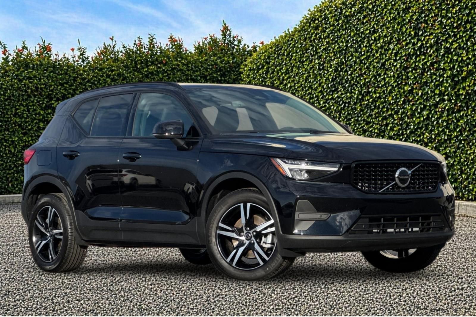 New 2026 Volvo XC40 B4 Core w/ Protection Package Premier FWD image 8