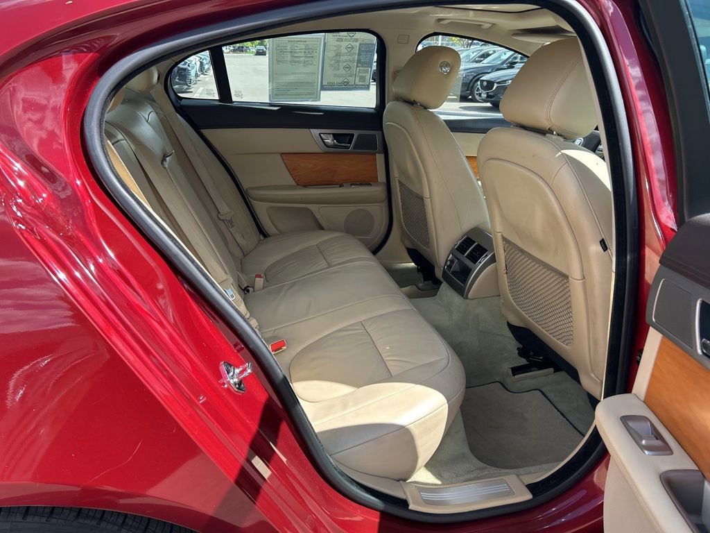 Used 2010 Jaguar XF Luxury RWD image 16