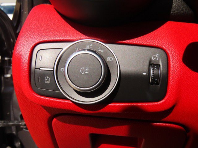 Used 2020 Alfa Romeo Giulia Sport w/ Quick Order Package 22K Sport image 24