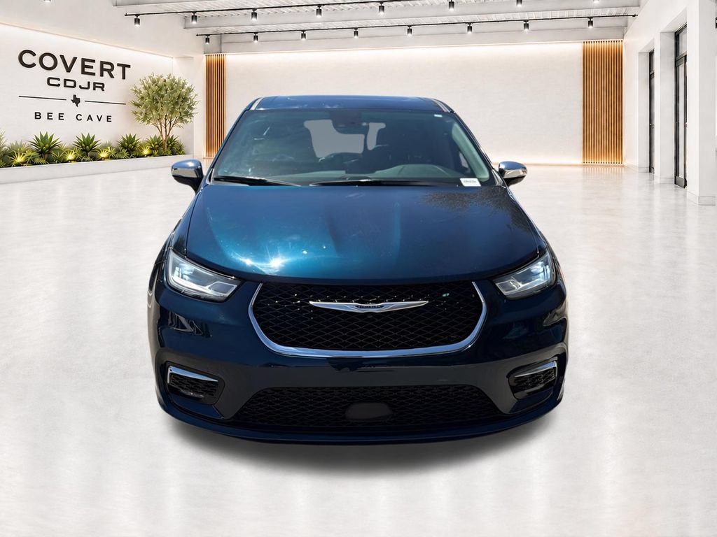 Used 2023 Chrysler Pacifica Limited FWD image 4