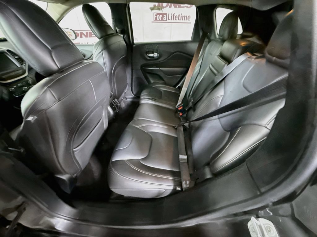 Used 2017 Jeep Cherokee Limited AWD/4WD image 28