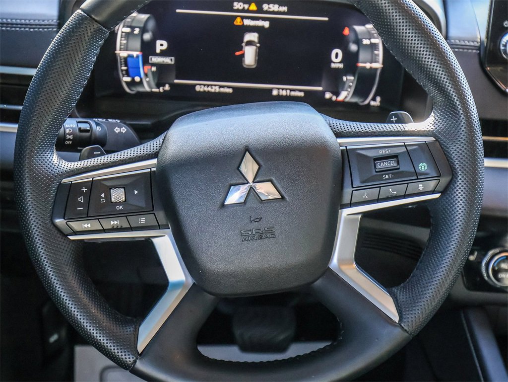 Used 2023 Mitsubishi Outlander SE image 28