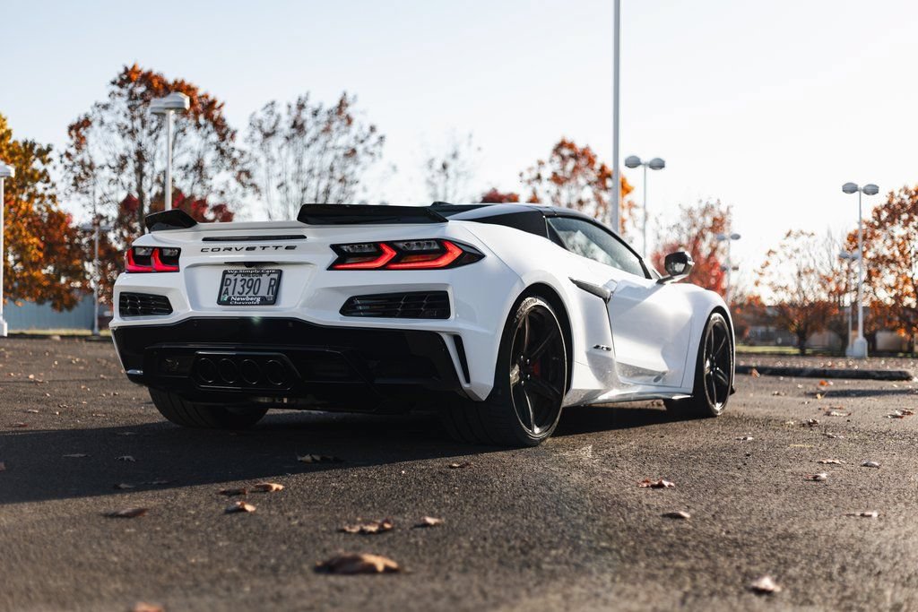 Used 2024 Chevrolet Corvette Z06 w/ Stealth Interior Trim Package RWD image 32