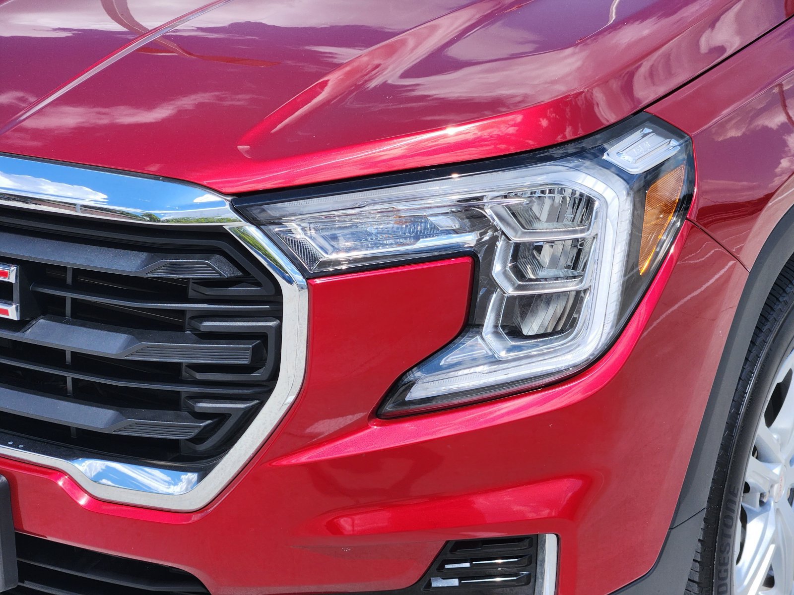 Used 2024 GMC Terrain SLE AWD/4WD image 9