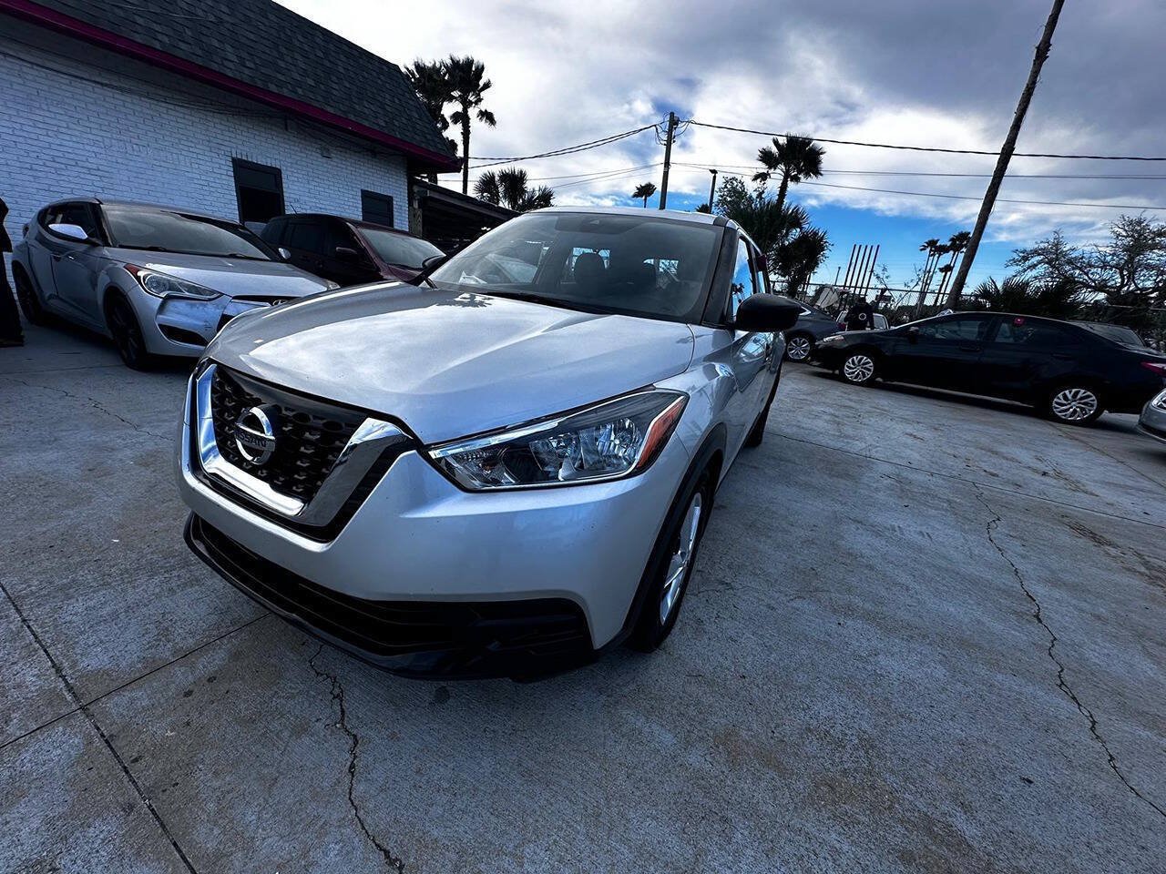 Used 2020 Nissan Kicks S FWD image 2