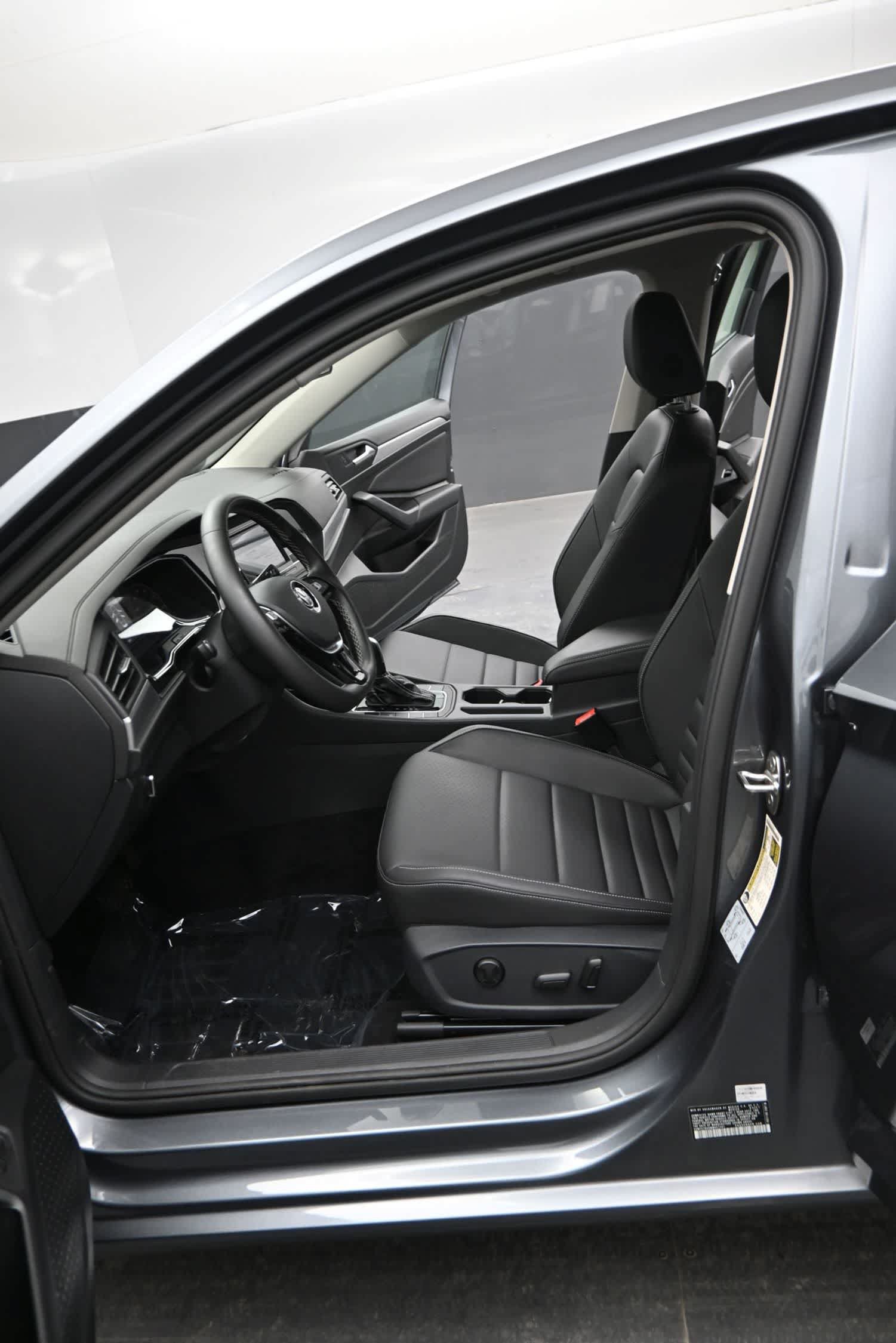 Used 2021 Volkswagen Jetta SE FWD image 17