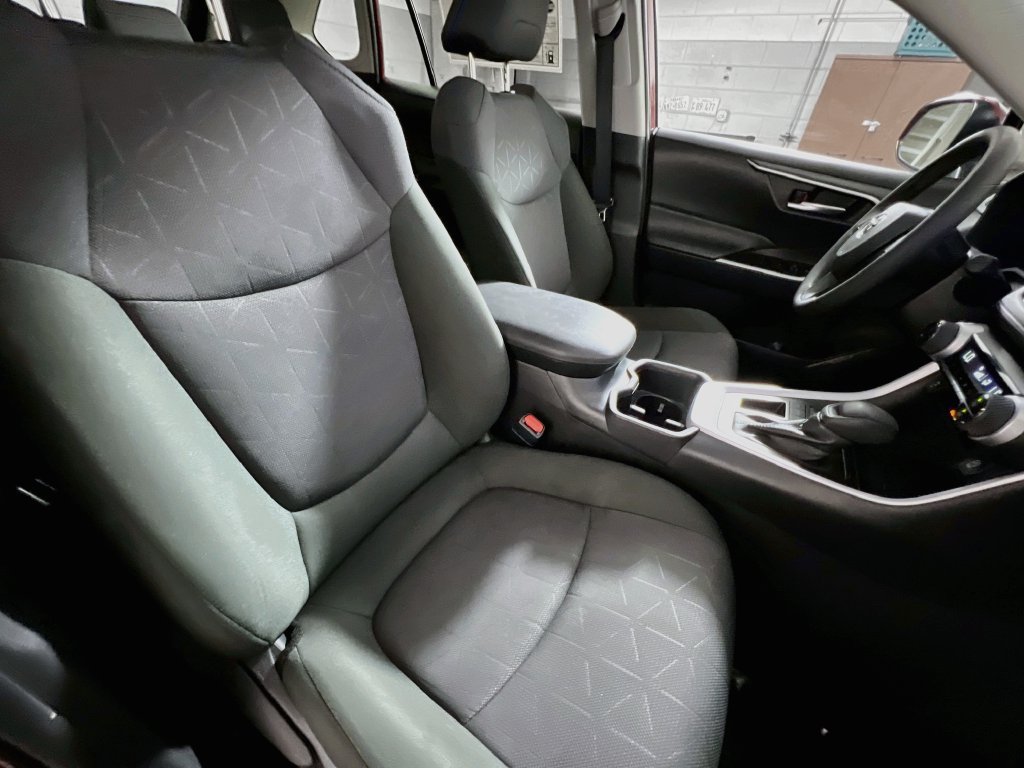 Used 2025 Toyota RAV4 XLE FWD image 28