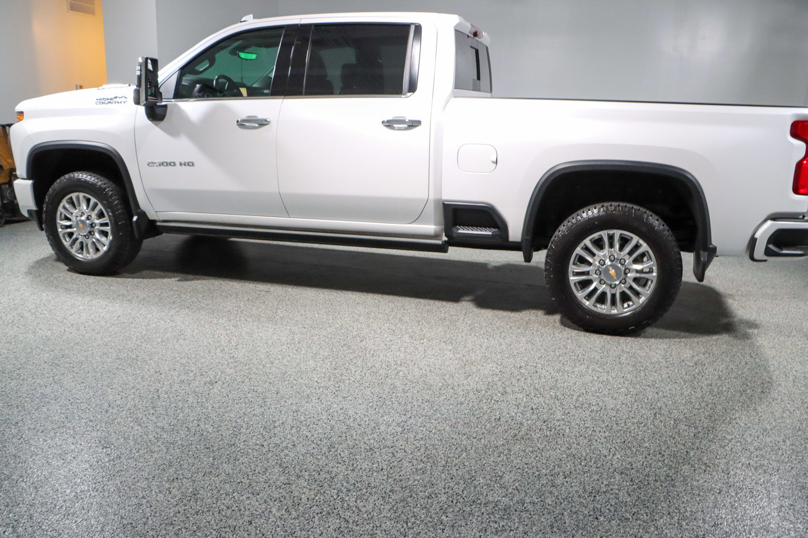 Used 2023 Chevrolet Silverado 2500 High Country w/ Z71 Off-Road Package image 10