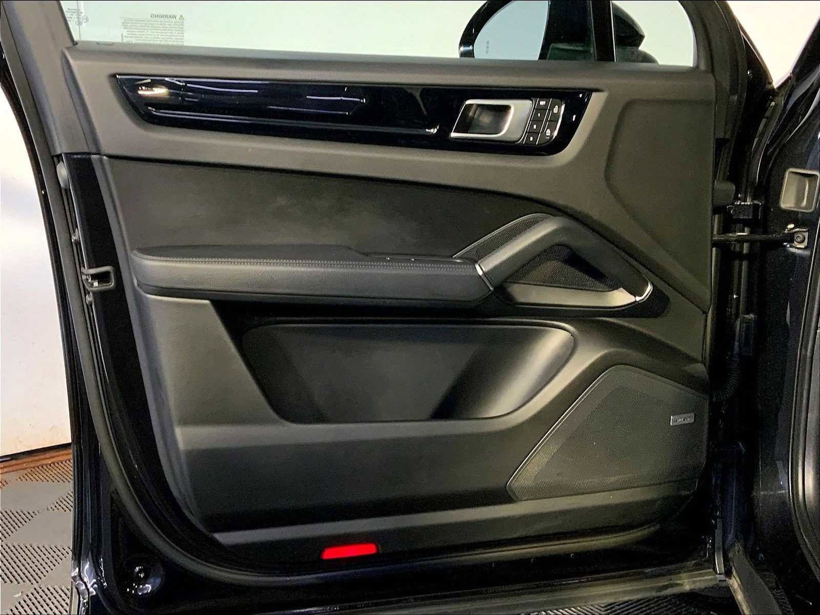 Certified 2022 Porsche Cayenne w/ Premium Package image 25