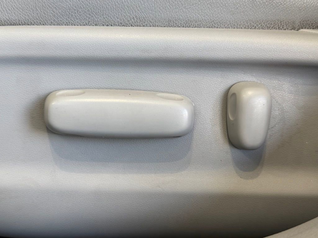 Used 2011 Toyota Camry XLE w/ XLE Extra-Value Pkg #2 image 21