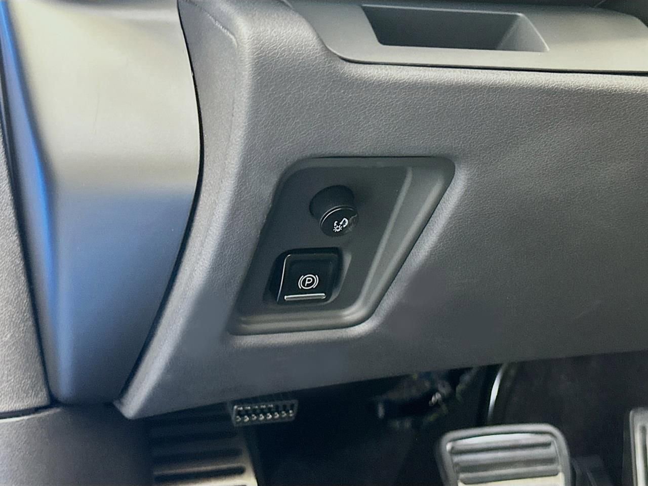 Used 2024 Chevrolet Corvette Stingray Coupe w/ 1LT image 29