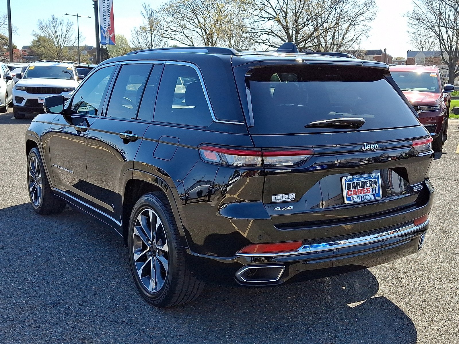 Used 2023 Jeep Grand Cherokee Overland AWD/4WD image 4
