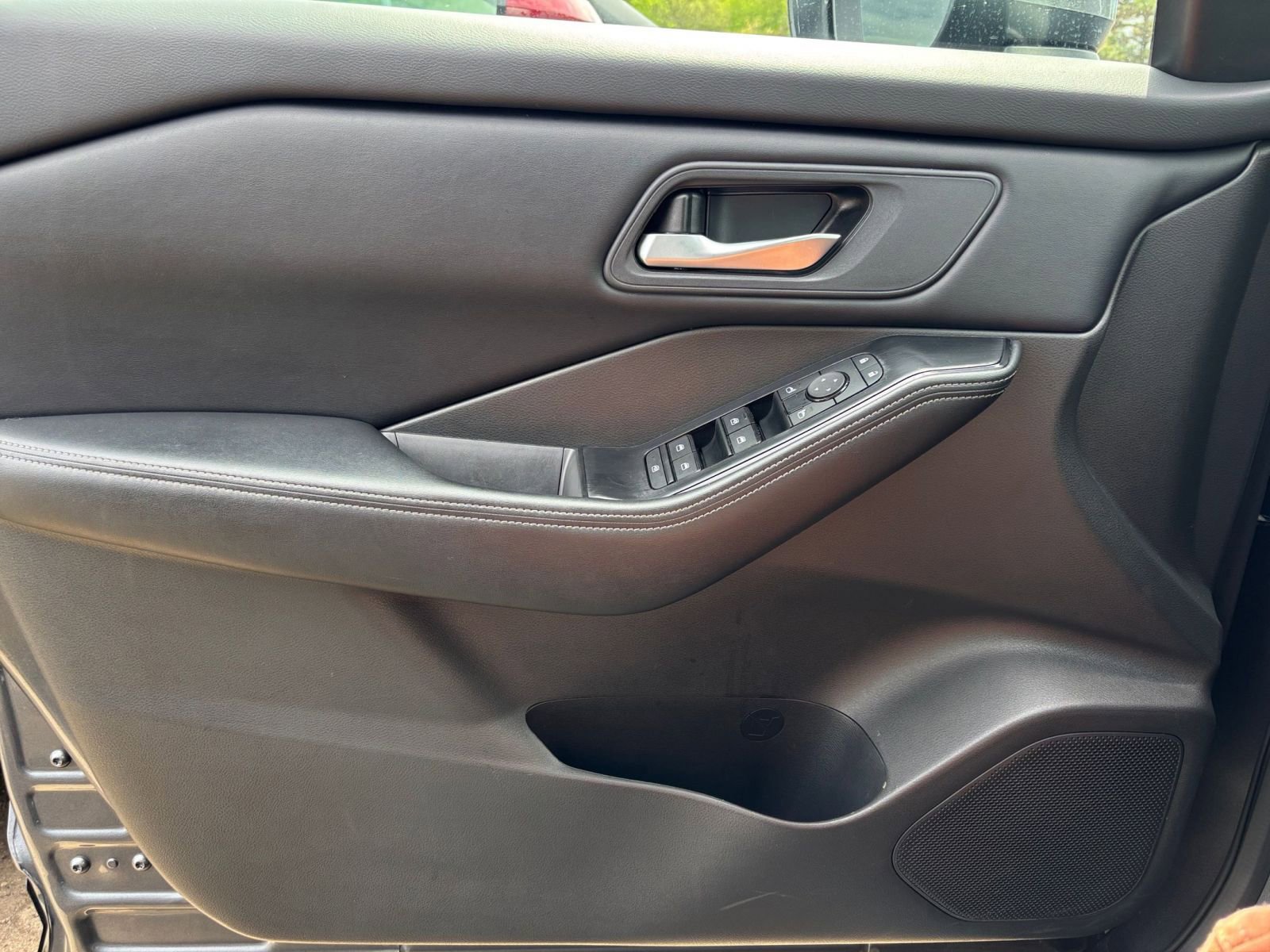 Used 2025 Nissan Rogue SV FWD image 18