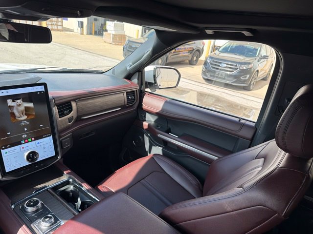 Used 2023 Ford Expedition Limited AWD/4WD image 19