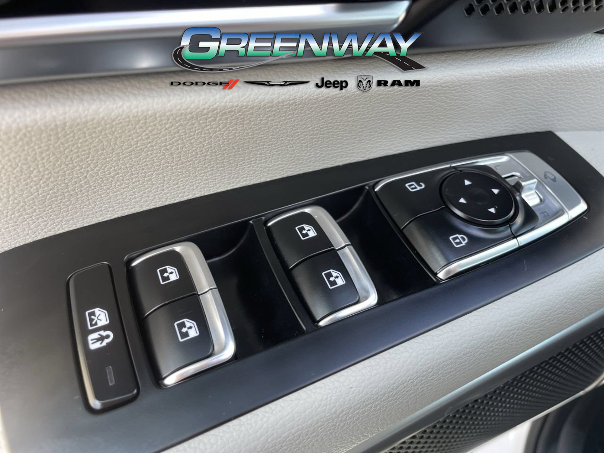 Used 2024 Kia Telluride EX w/ EX Captain's Chair Package FWD image 17