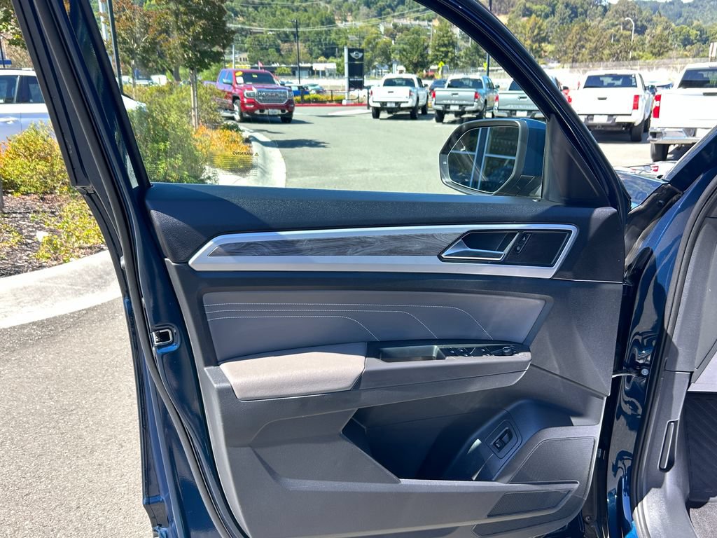 Used 2023 Volkswagen Atlas Cross Sport SE w/ Black Wheel Package AWD/4WD image 11