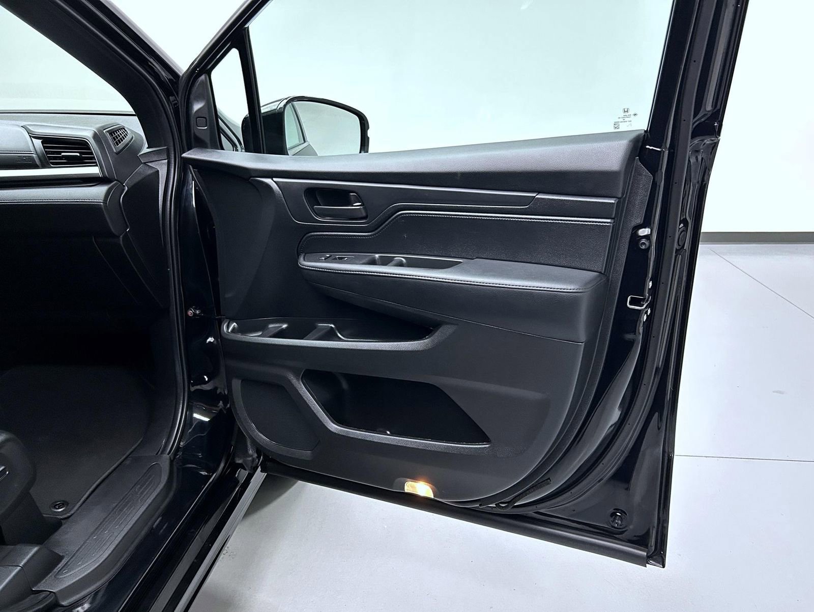 Used 2025 Honda Odyssey Sport-L image 16