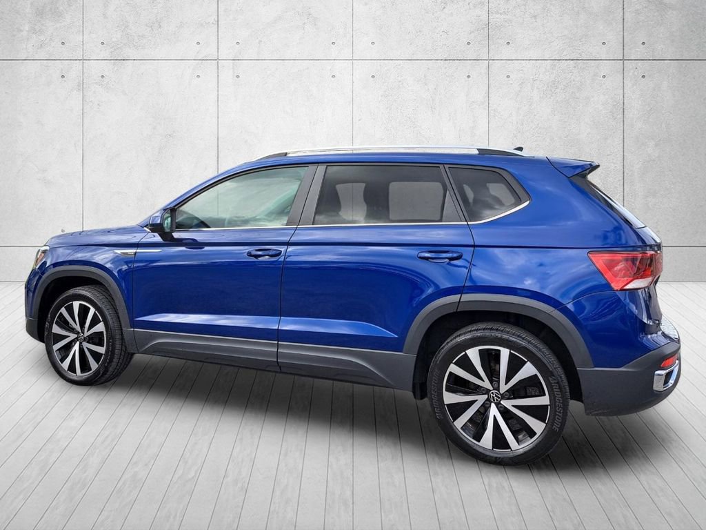 Used 2023 Volkswagen Taos SE w/ Panoramic Sunroof Package FWD image 7