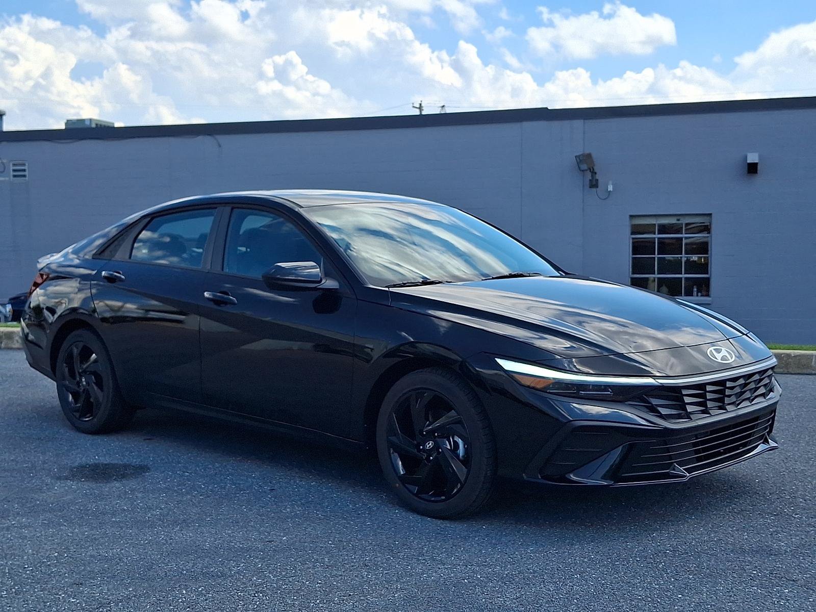 New 2026 Hyundai Elantra SEL Sport FWD image 2