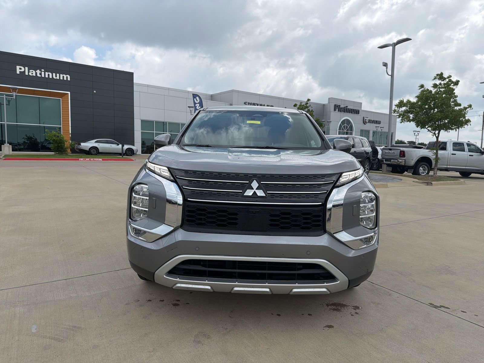 Used 2024 Mitsubishi Outlander SE AWD/4WD image 8
