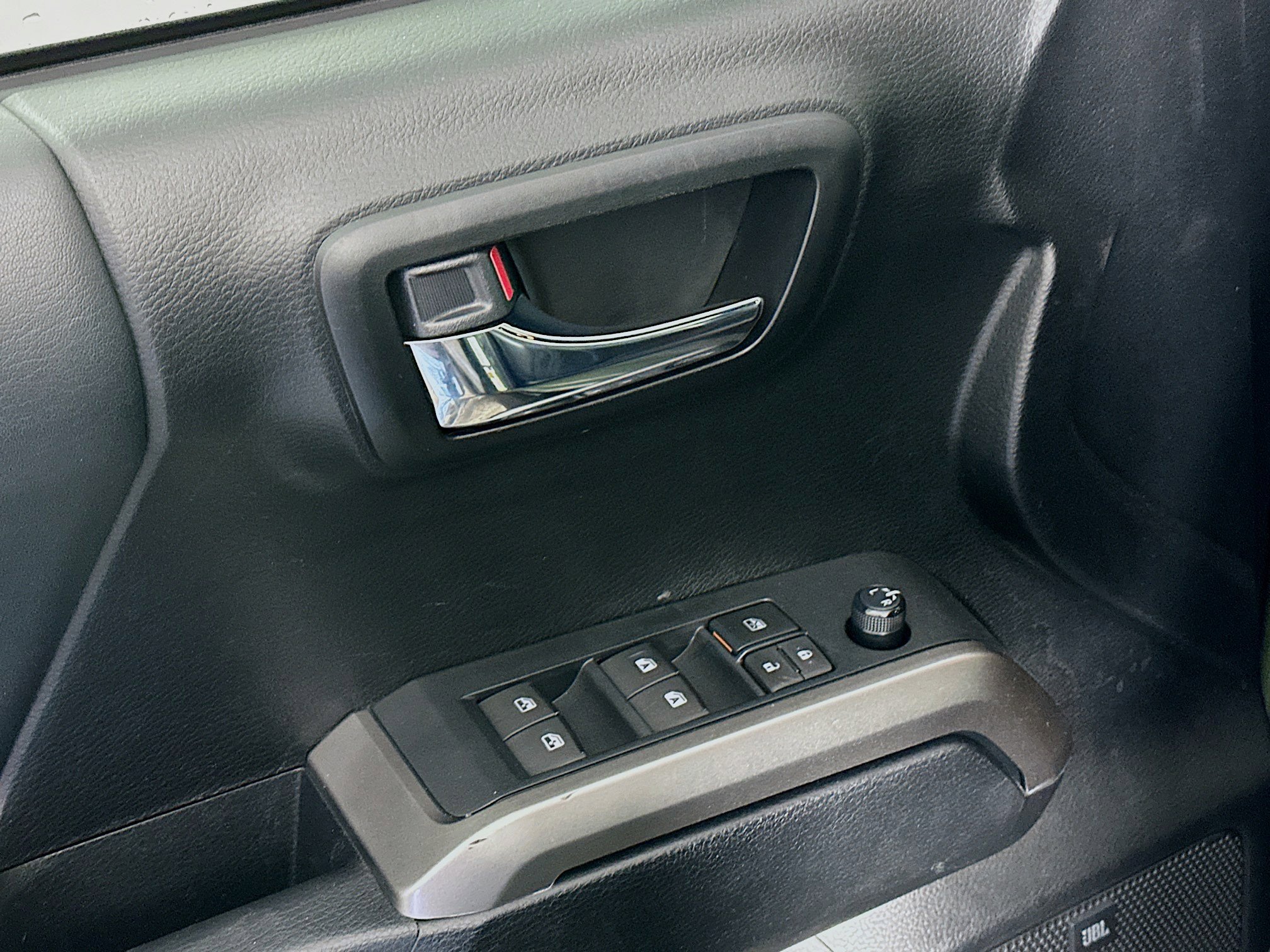 Used 2021 Toyota Tacoma Limited image 15