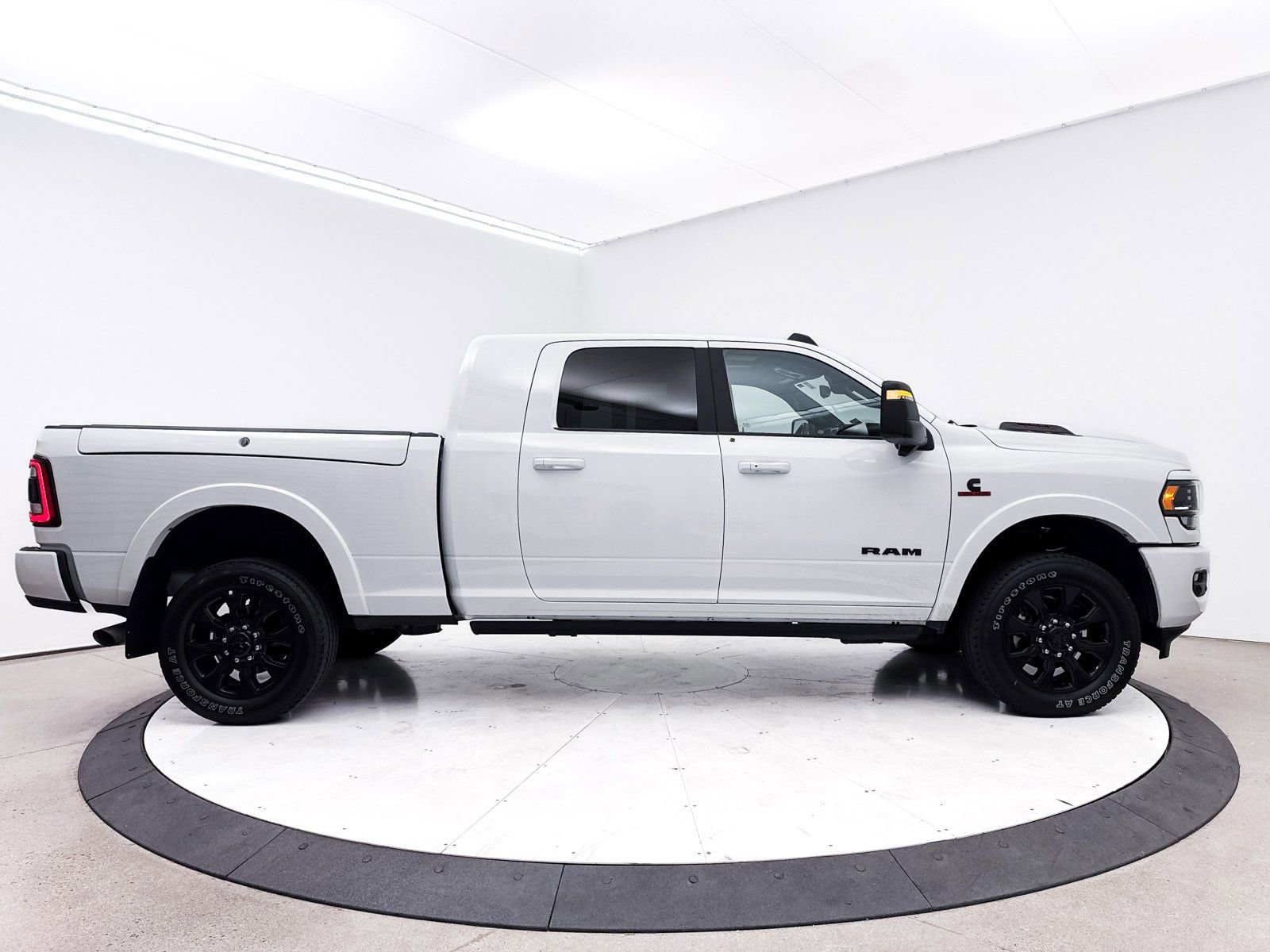 Used 2023 RAM 2500 Limited image 36