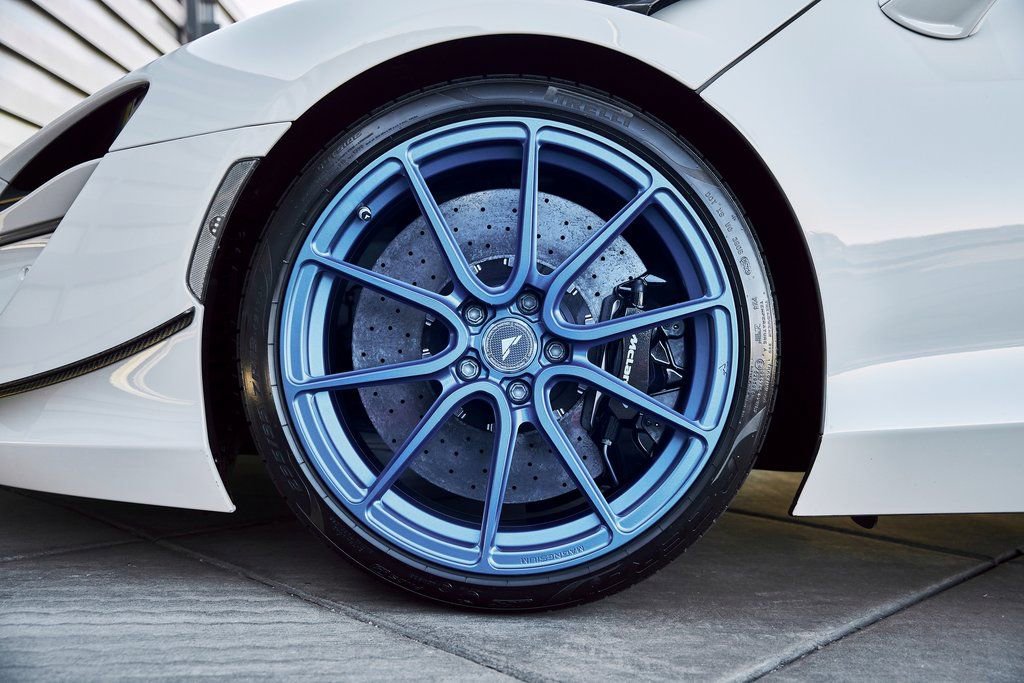 Used 2023 McLaren Artura RWD image 3