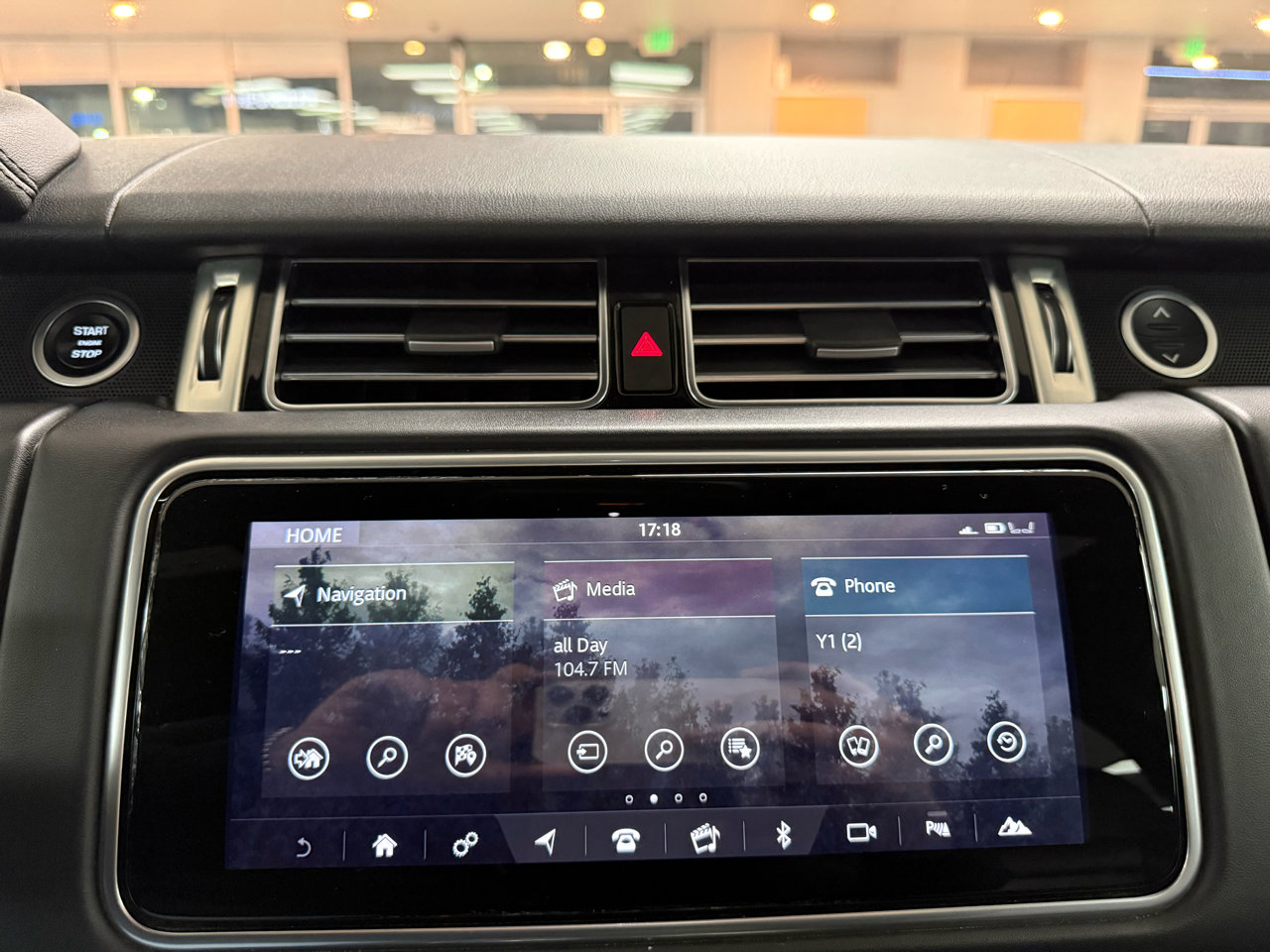 Used 2019 Land Rover Range Rover HSE image 19