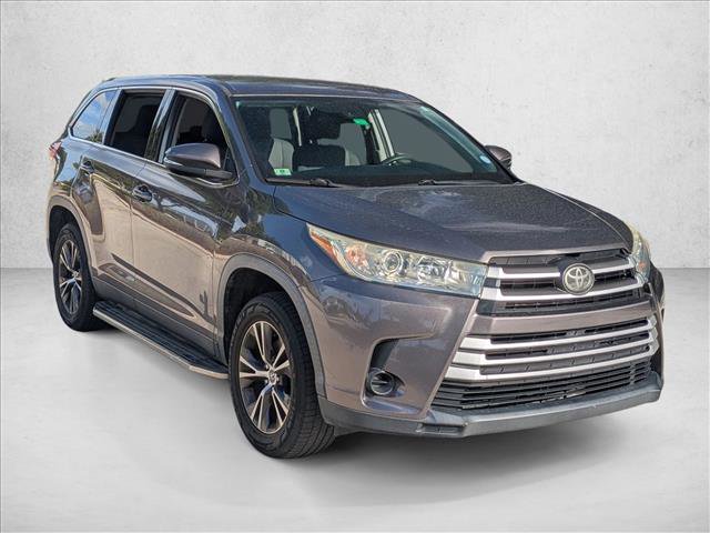 Used 2019 Toyota Highlander LE image 3
