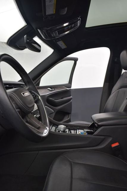 Certified 2022 Jeep Grand Cherokee L Overland AWD/4WD image 9