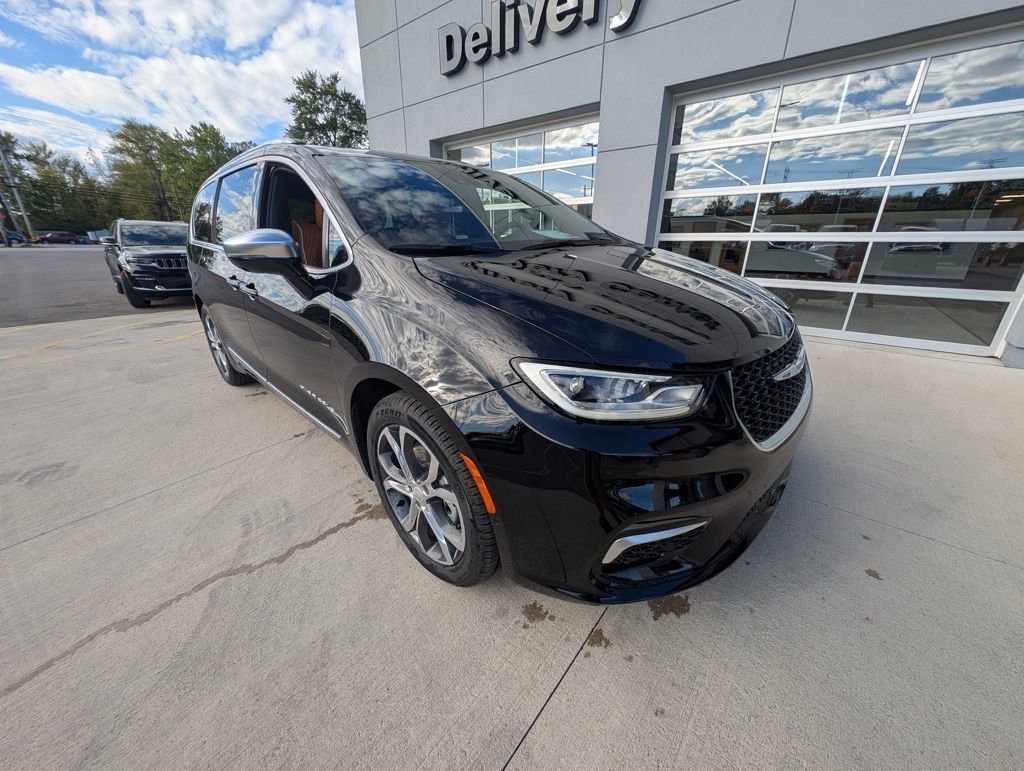 New 2026 Chrysler Pacifica Pinnacle w/ Trailer Tow Group image 1