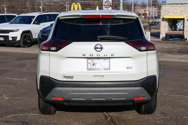 Used 2021 Nissan Rogue SV image 4