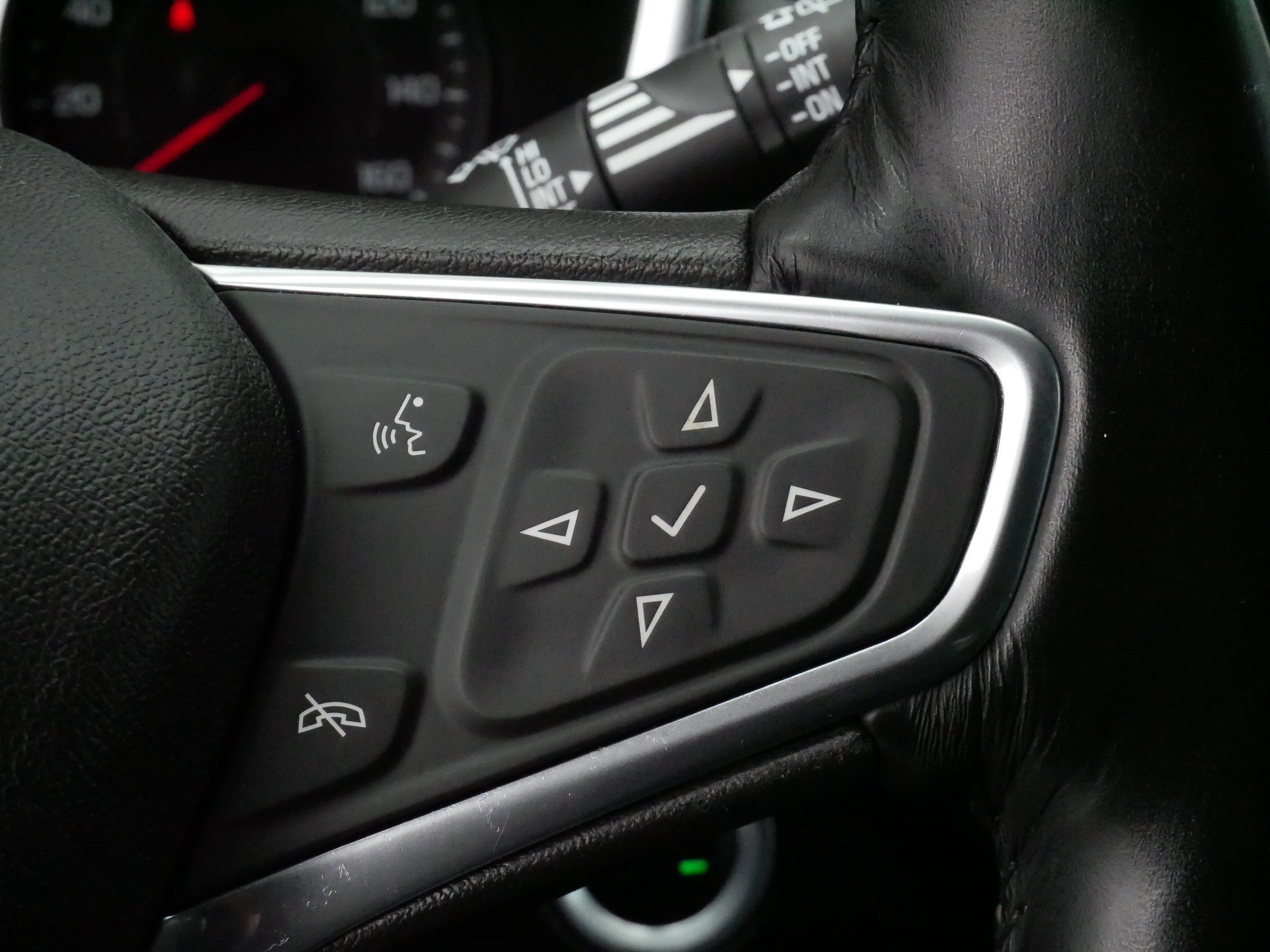 Used 2018 Chevrolet Equinox Premier AWD/4WD image 25