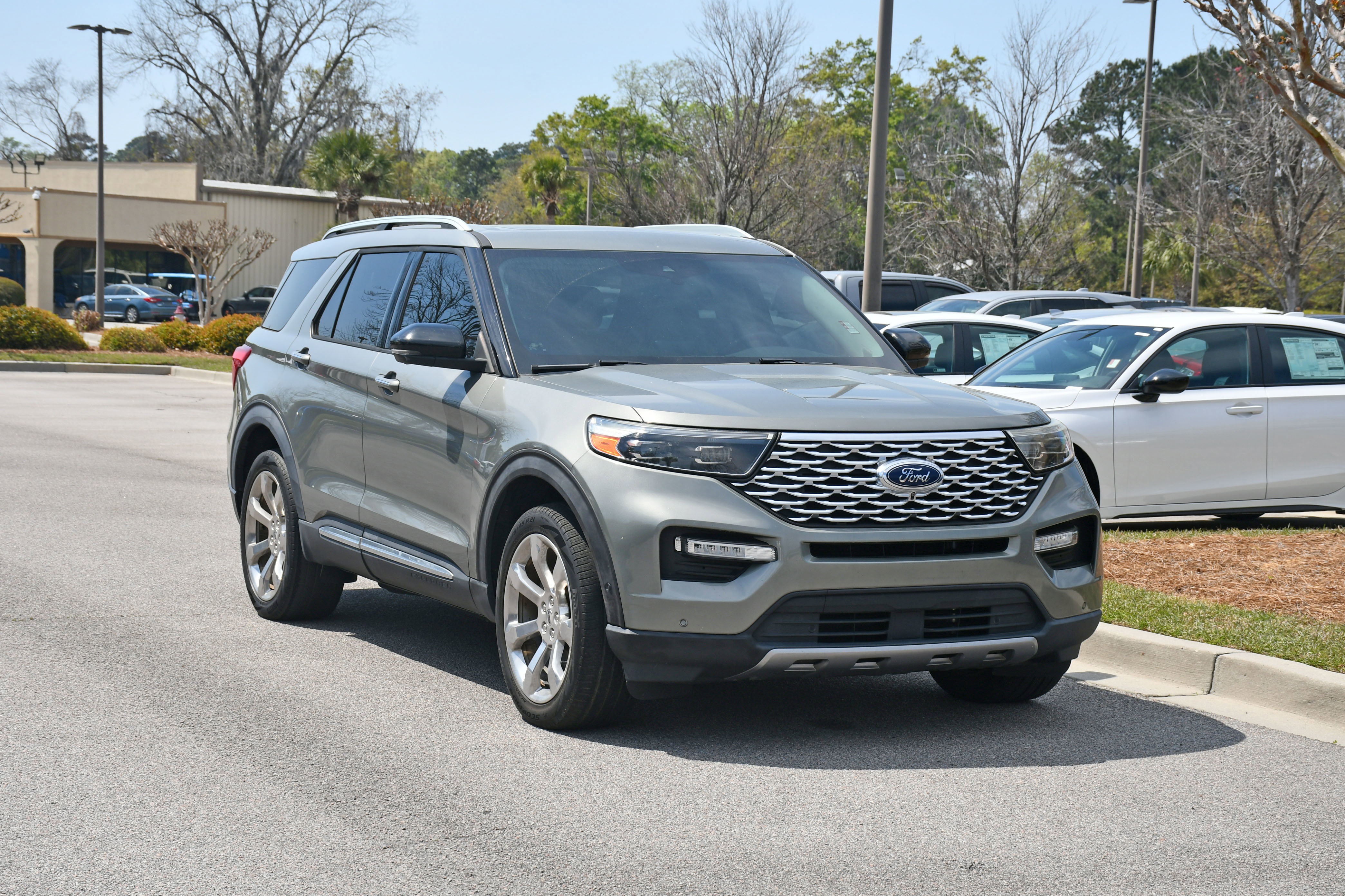 Used 2020 Ford Explorer Platinum w/ Premium Technology Package image 6