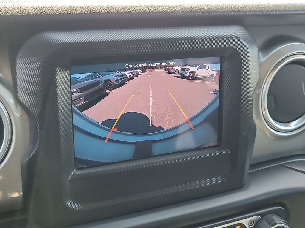 Used 2019 Jeep Wrangler Unlimited Sahara image 22