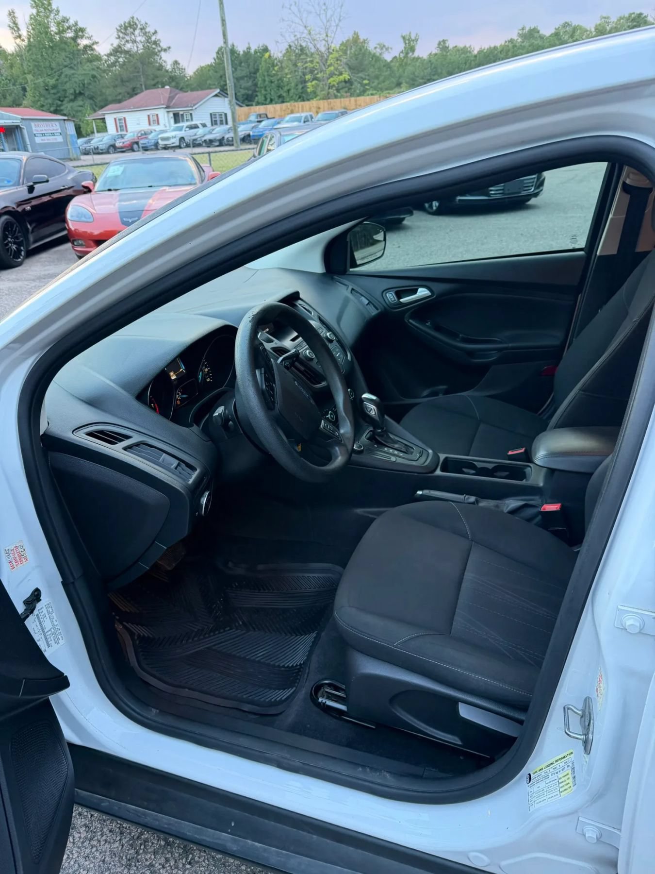 Used 2015 Ford Focus SE FWD image 15