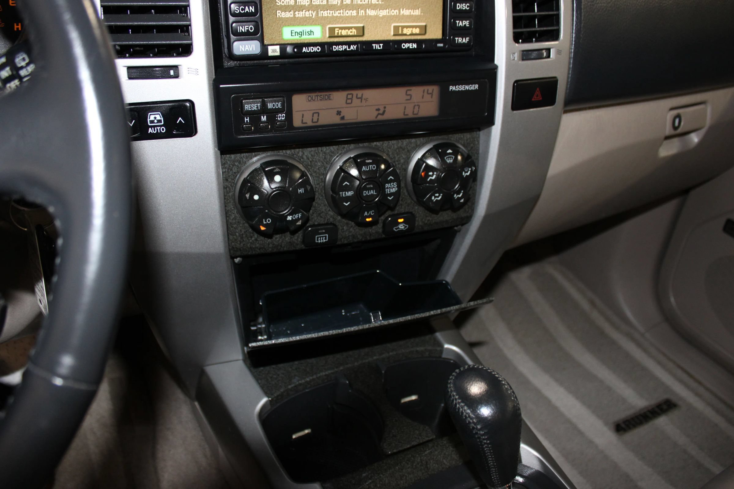 Used 2004 Toyota 4Runner Limited w/ Preferred Accessory Pkg RWD image 15