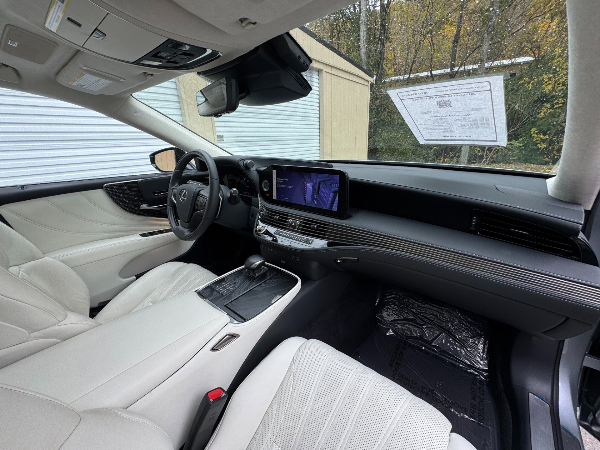 Used 2023 Lexus LS 500h AWD w/ Luxury Package image 35