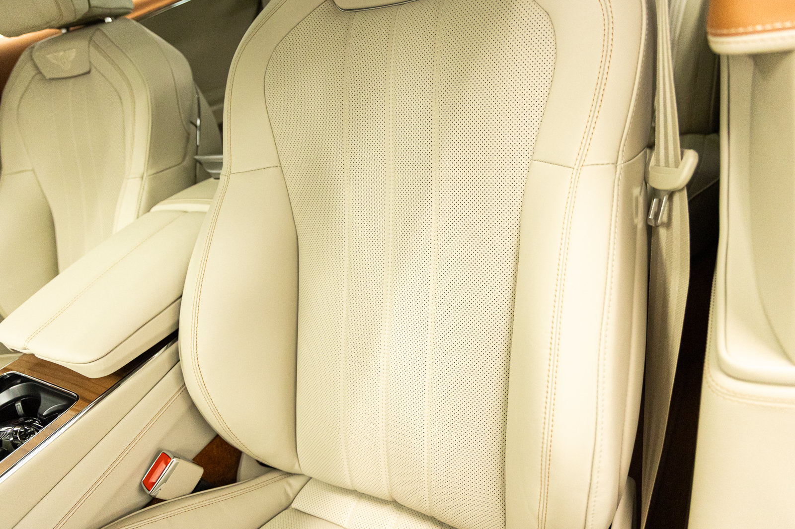 Certified 2026 Bentley Flying Spur V8 AWD/4WD image 38