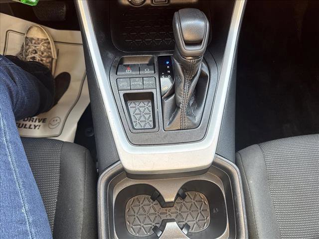 Used 2021 Toyota RAV4 LE image 16