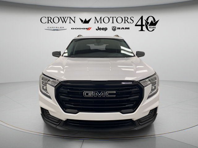Used 2023 GMC Terrain SLE w/ Driver Convenience Package AWD/4WD image 2