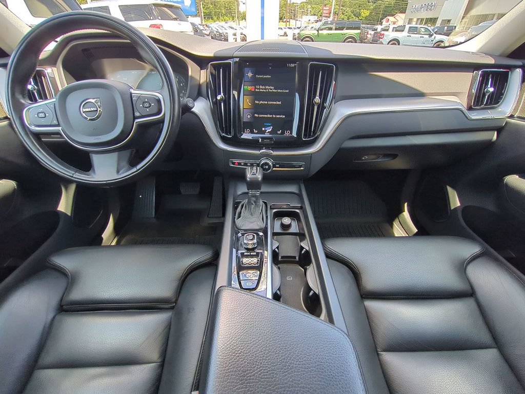 Used 2019 Volvo XC60 T5 Momentum w/ Multimedia Package AWD/4WD image 17