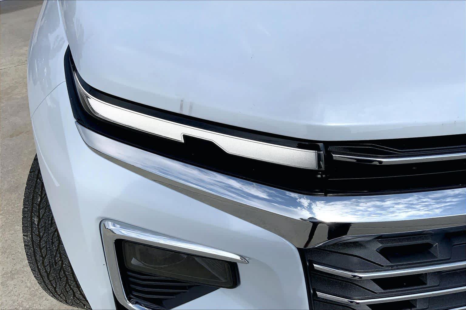 Used 2026 Chevrolet Traverse LT w/ Sun and Wheel Package FWD image 13