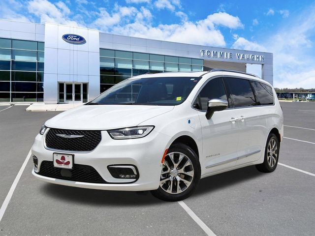 Used 2025 Chrysler Pacifica Pinnacle